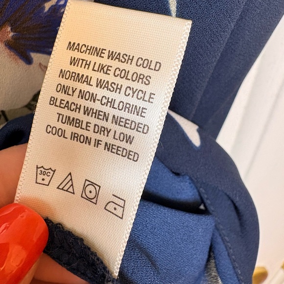 BEACON Navy Floral Twist Front Blouse Preppy Office Top Size Medium - Picture 10 of 10